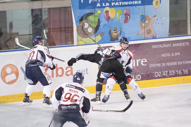 Tours  3 - 7 Angers 