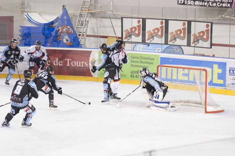 Tours  3 - 7 Angers 