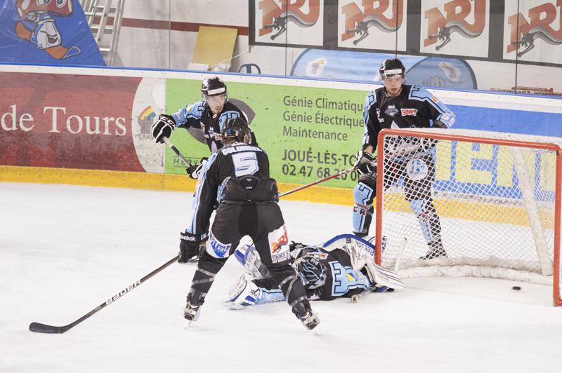 Tours  3 - 7 Angers 