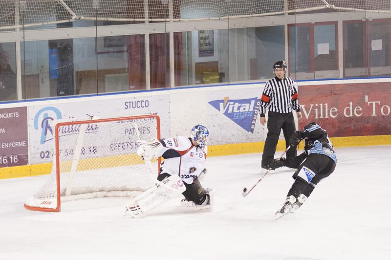 Tours  3 - 7 Angers 