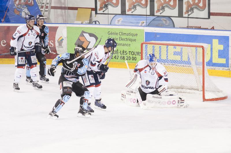 Tours  3 - 7 Angers 