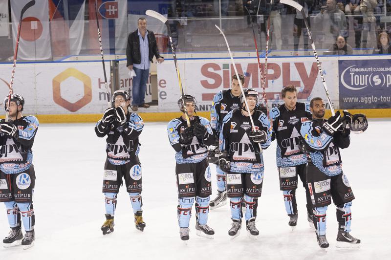 Tours  3 - 7 Angers 