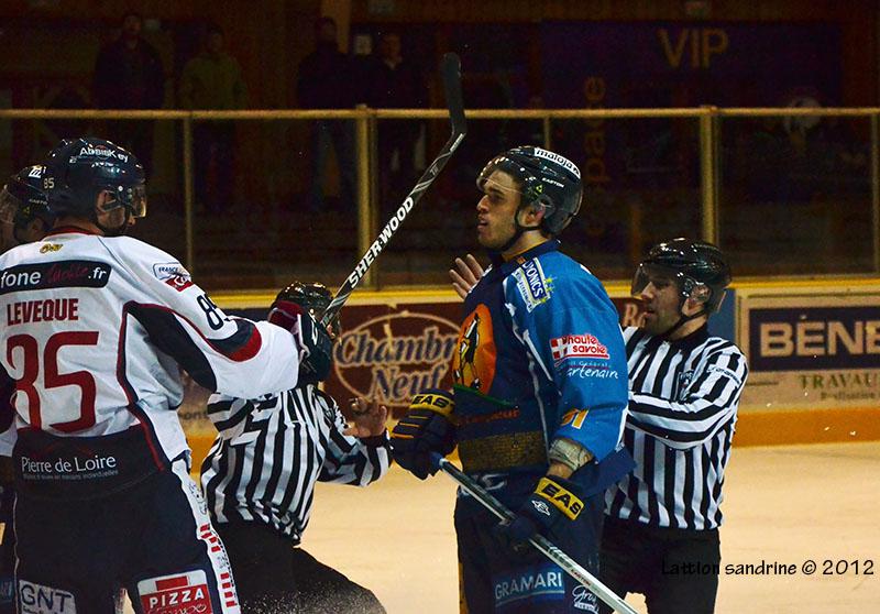 Chamonix  3 - 1 Angers 