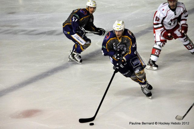 Photo hockey match Reims* - Courbevoie  le 14/12/2012