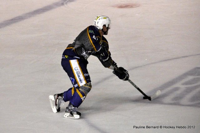 Photo hockey match Reims* - Courbevoie  le 14/12/2012