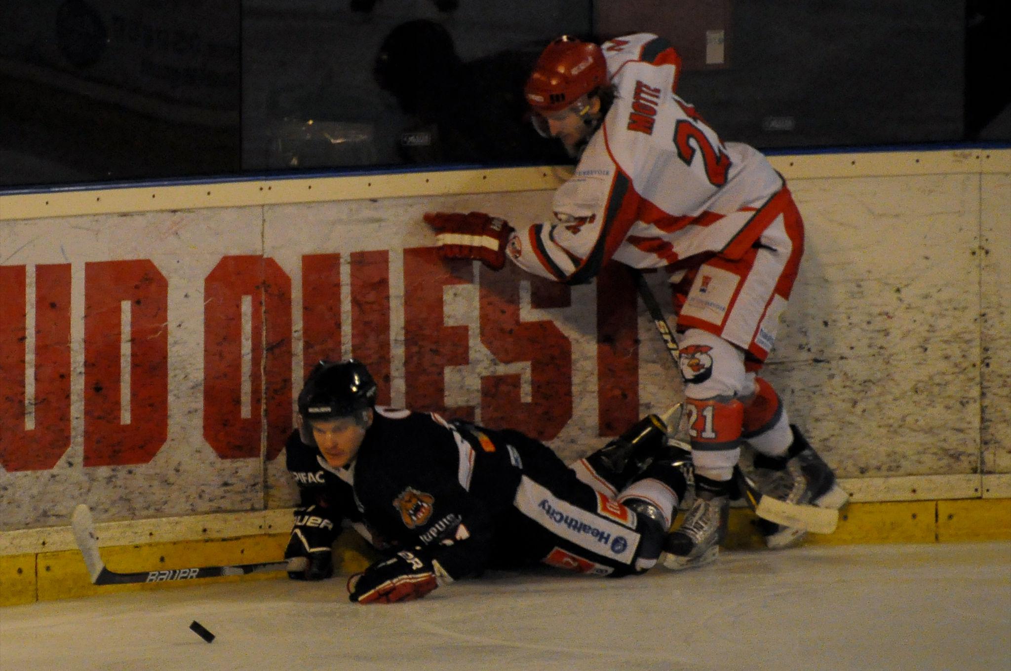 Bordeaux 7 - 3 Courbevoie 