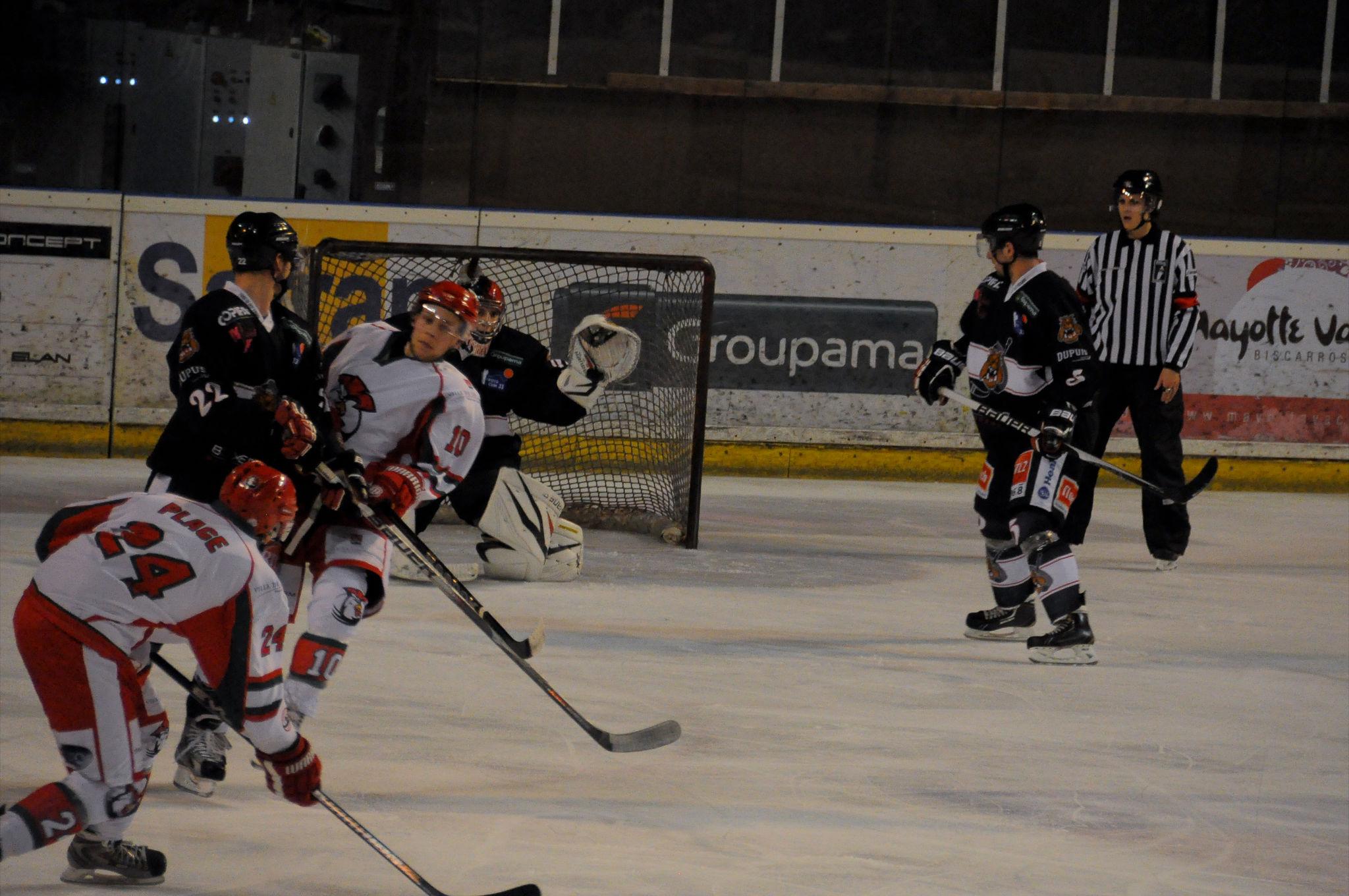 Bordeaux 7 - 3 Courbevoie 