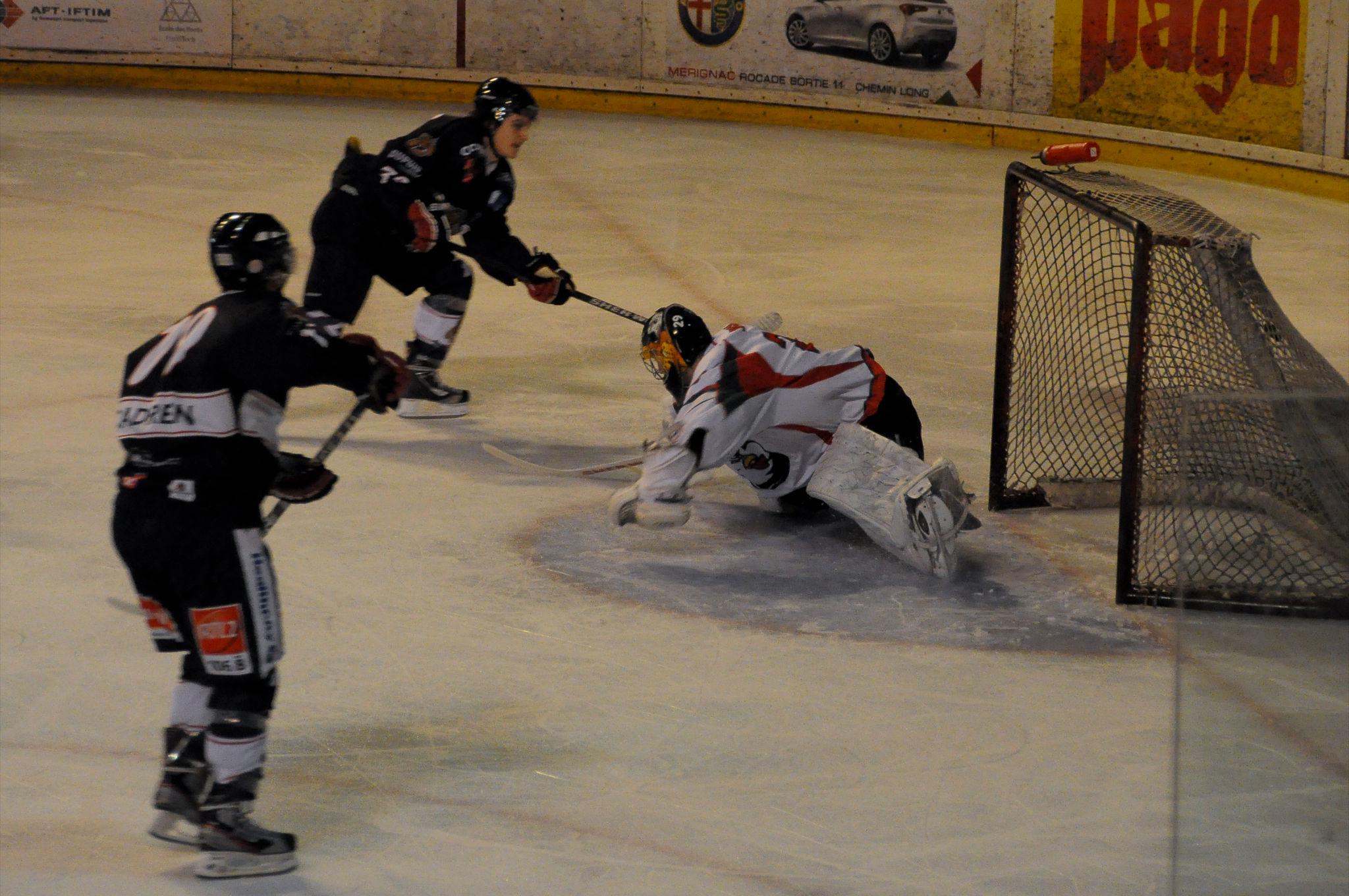 Bordeaux 7 - 3 Courbevoie 
