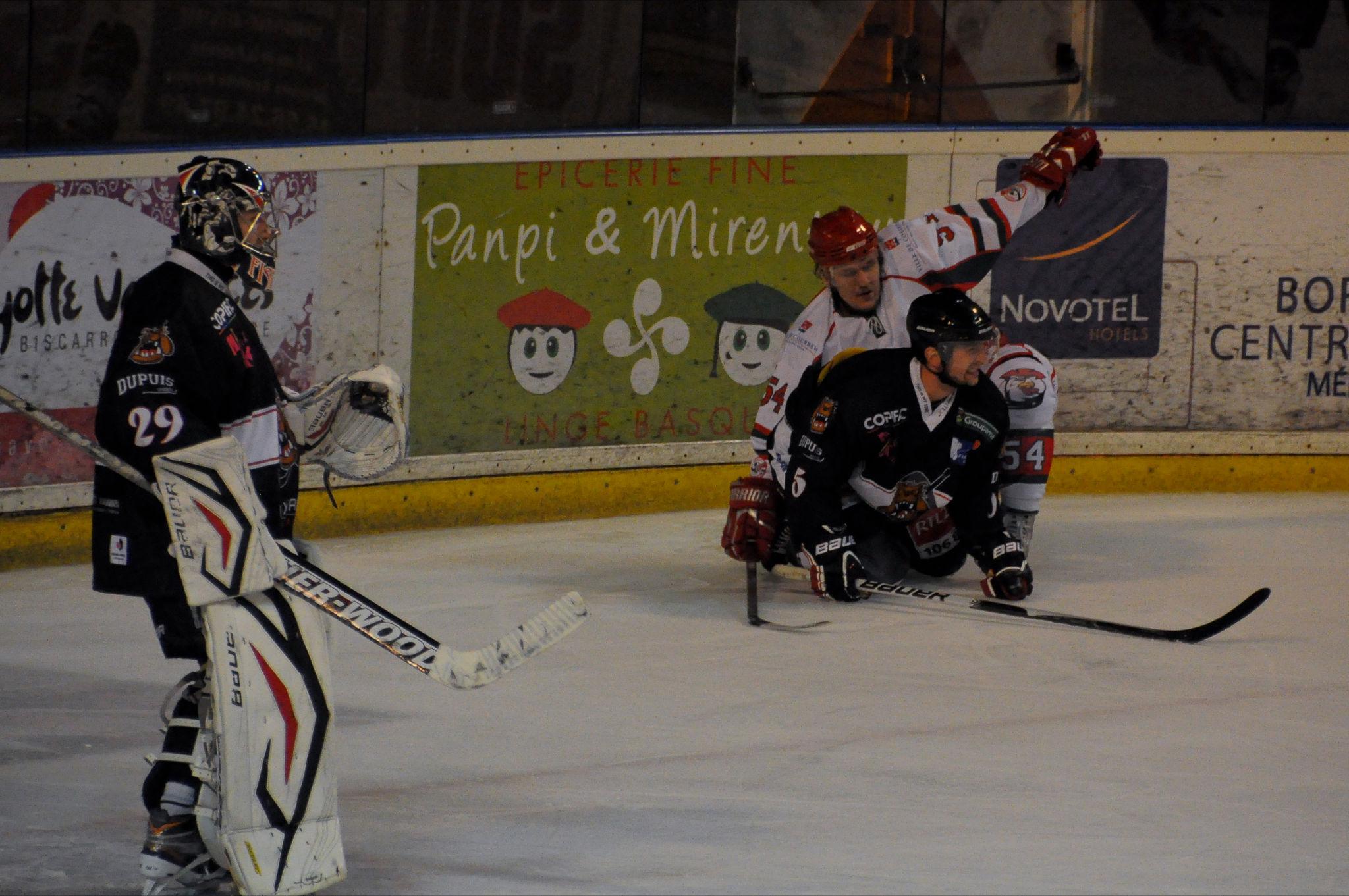 Bordeaux 7 - 3 Courbevoie 