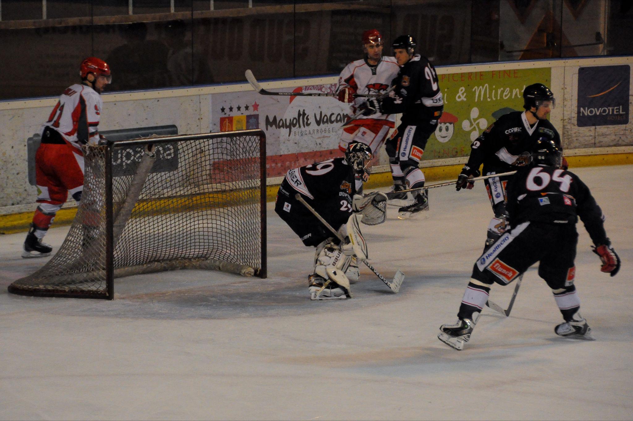 Bordeaux 7 - 3 Courbevoie 