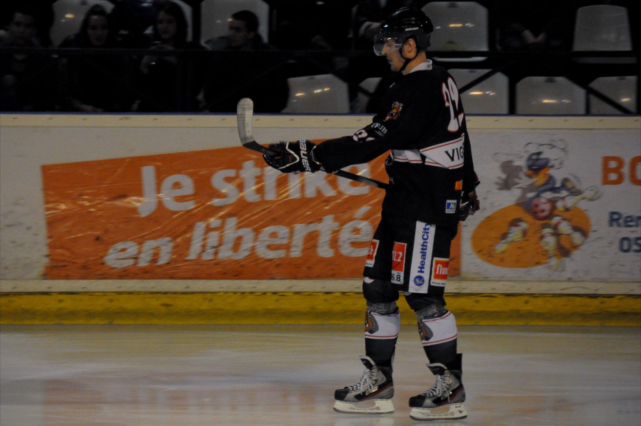 Bordeaux 7 - 3 Courbevoie 