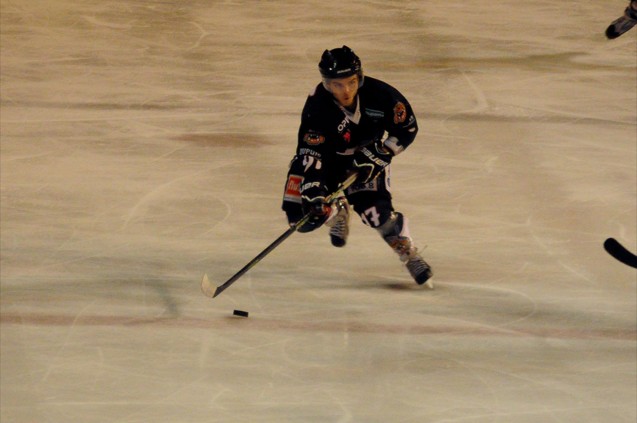 Bordeaux 7 - 3 Courbevoie 