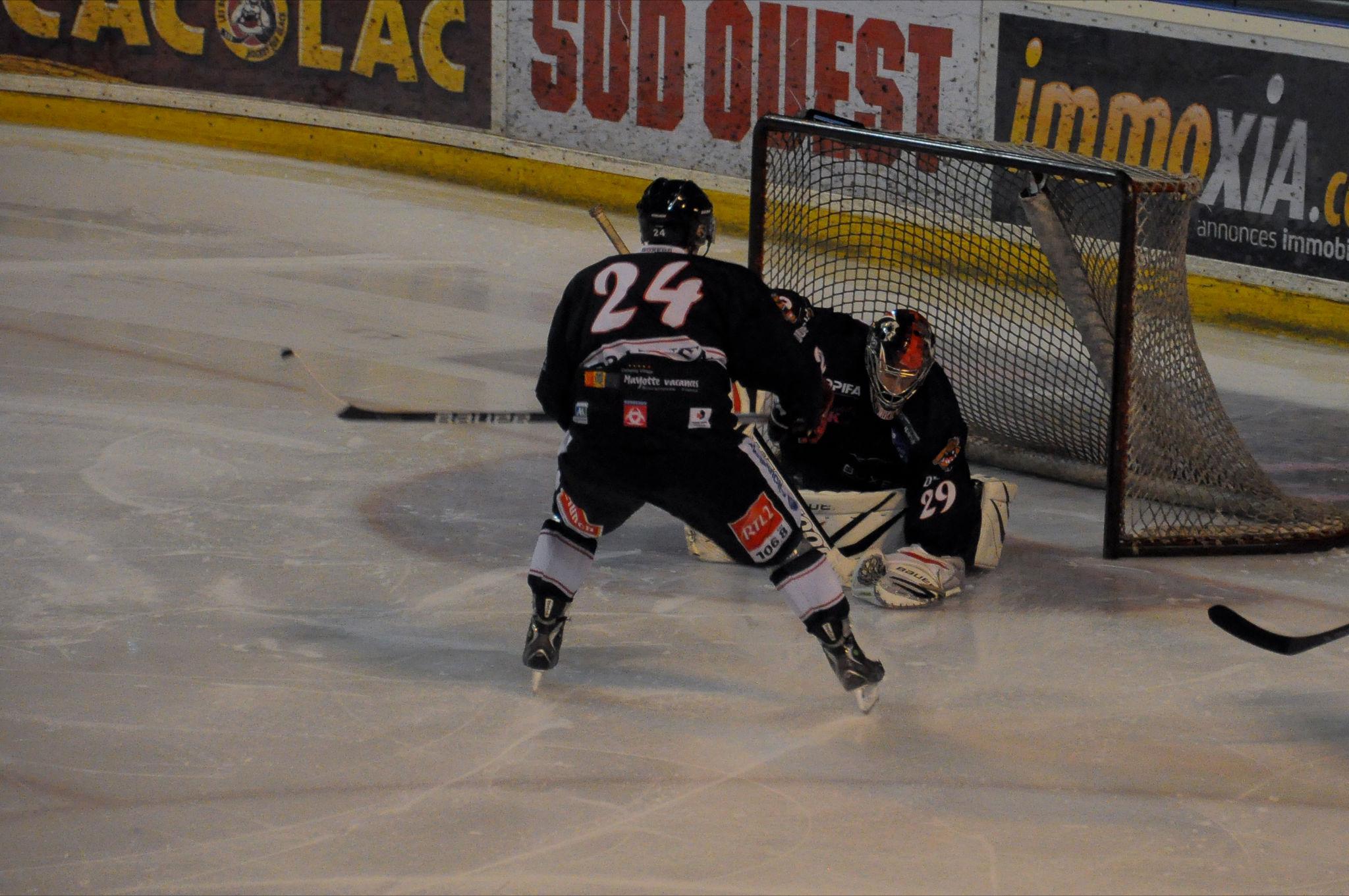 Bordeaux 7 - 3 Courbevoie 