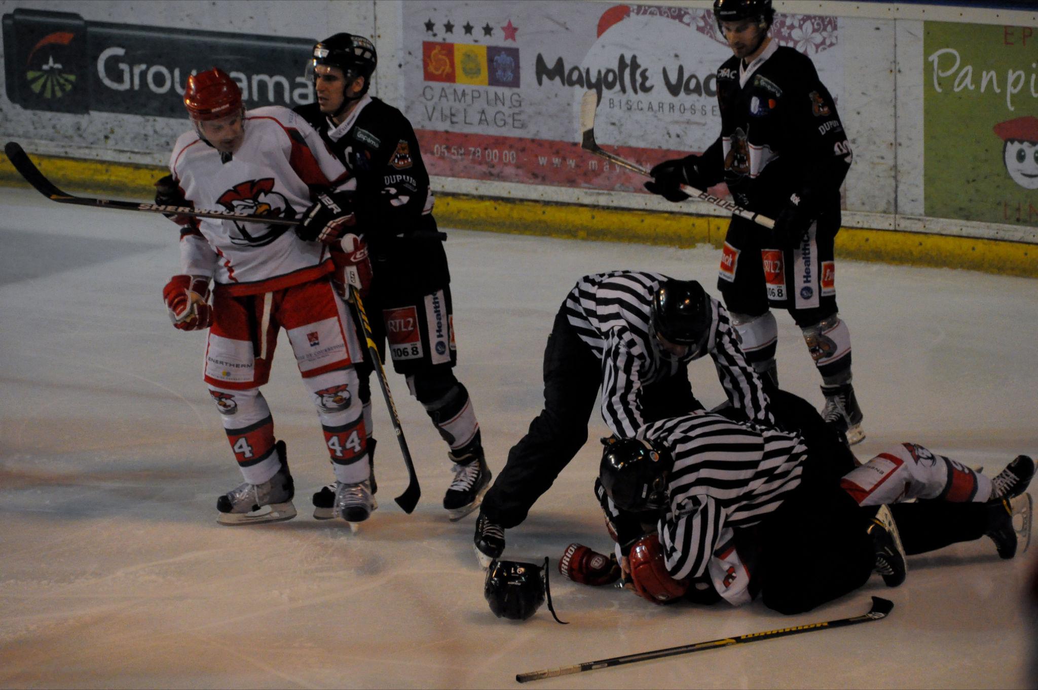 Bordeaux 7 - 3 Courbevoie 