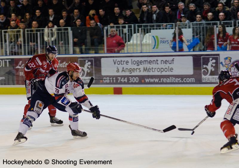 Angers  4 - 0 Grenoble 