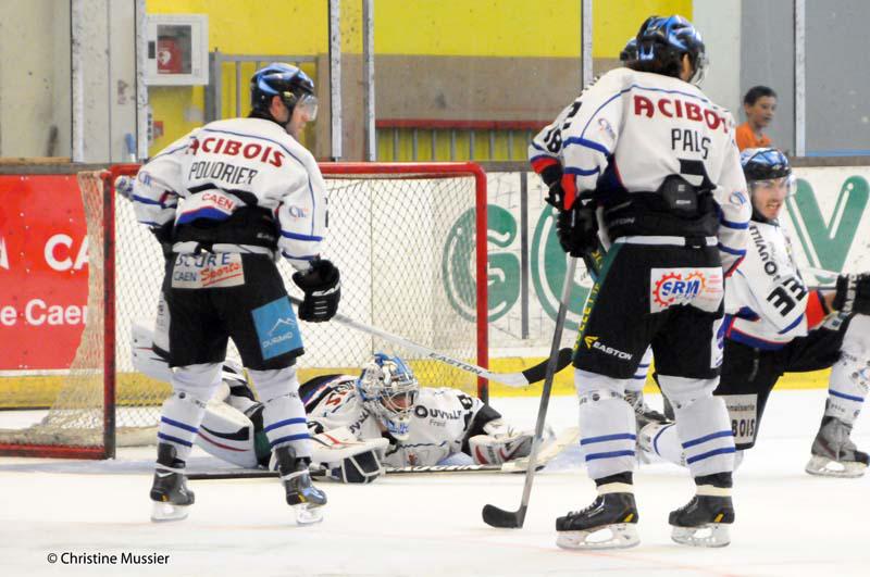 Les Dragons débutent bien — Reportage