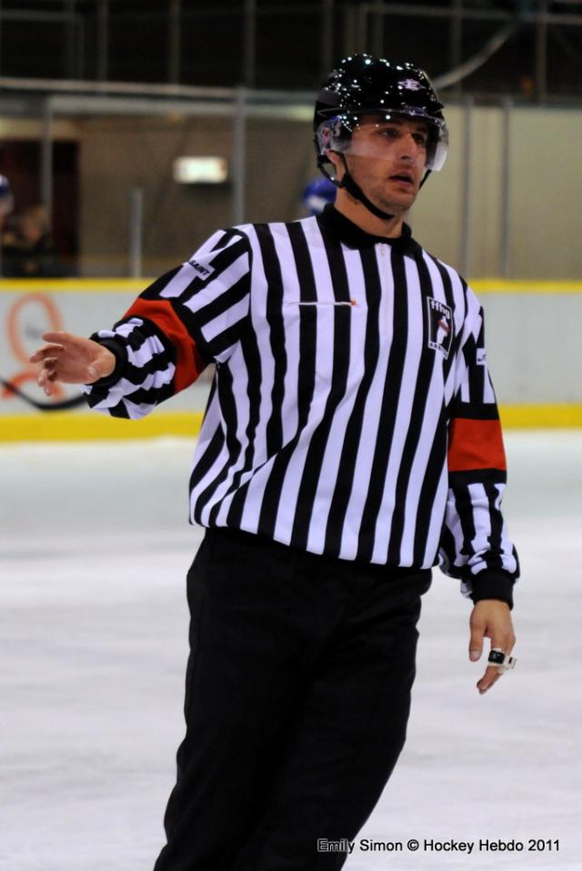 Photo hockey Arbitrage à quatre - Autour du hockey