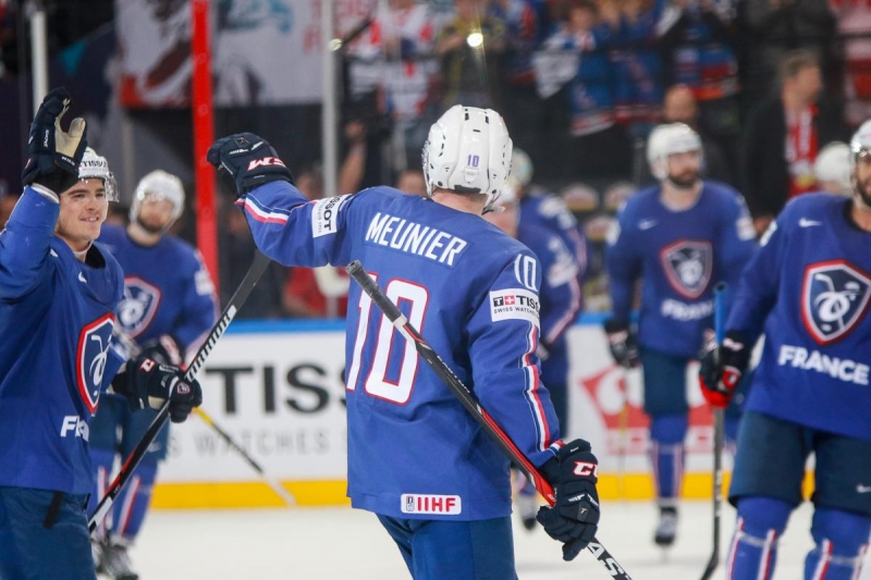Photo hockey Laurent Meunier: Un homme dans un groupe - Suisse - National League : Fribourg (Fribourg-Gottéron)
