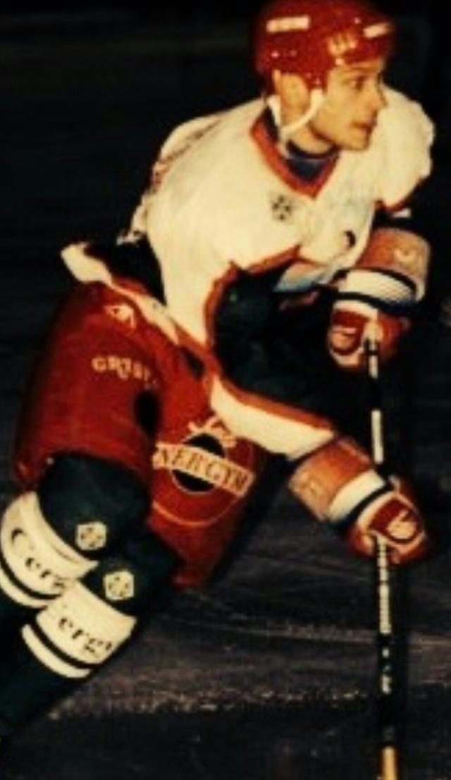 Photo hockey Laurent Perroton, passionné, enchanté - Suisse - MyHockey League : Morges / Lausanne (Star-Forward)