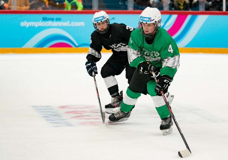 Photo hockey Le hockey à 3 contre 3, par Ludmilla et Nathan - Jeux olympiques