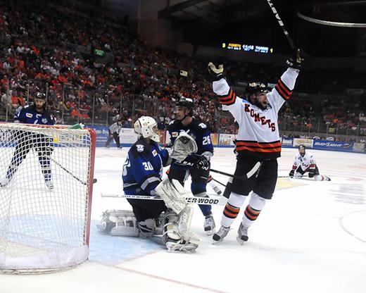 Photo hockey Mike Vaskivuo : le survivant ! - Ligue Magnus : Grenoble  (Les Brûleurs de Loups)