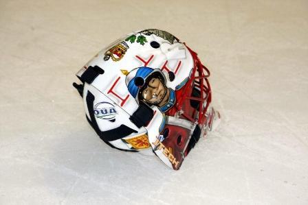 Photo hockey Asnières : Briggs présente son masque - Division 2 : Asnières (Les Castors)