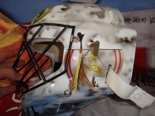 Photo hockey Cherbourg : D. Angella dévoile son masque - Division 2 : Cherbourg (Les Vikings)