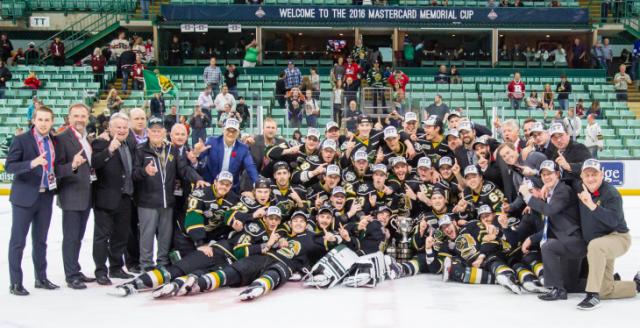 Photo hockey Coupe Memorial : Grand chelem pour les Knights ! - LHJMQ - Ligue de Hockey Junior Majeur du Québec ARCHIVES Photo hockey Coupe Memorial : Grand chelem pour les Knights ! - LHJMQ - Ligue de Hockey Junior Majeur du Québec ARCHIVES