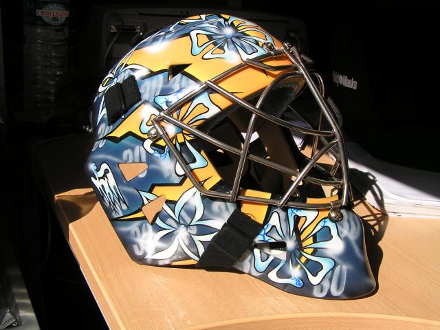 Photo hockey D1 : F. Agnel nous présente son masque - Division 1 : Montpellier  (Les Vipers)