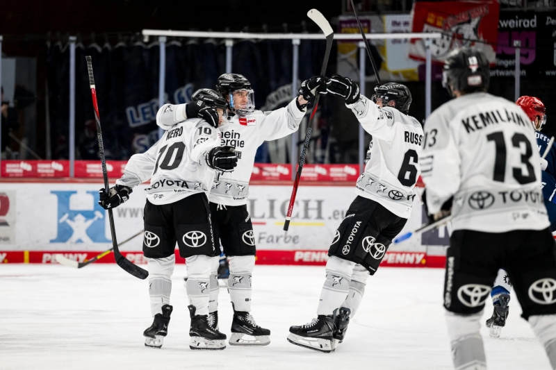 Photo hockey DEL : Deux triplent - Hockey en Europe