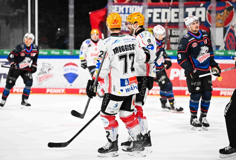 Photo hockey DEL : Les Pinguins glissent en quarts - Hockey en Europe
