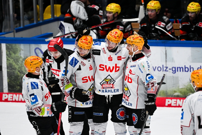 Photo hockey DEL : Monter sur le podium - Hockey en Europe
