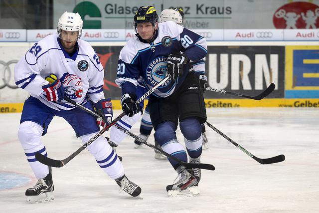 Photo hockey ET : Un duel alémanique très disputé ! - Hockey en Europe