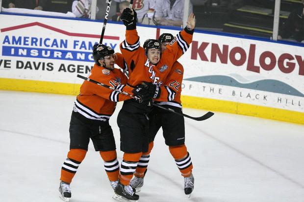 Photo hockey Grenoble : Arrivée en attaque - Ligue Magnus