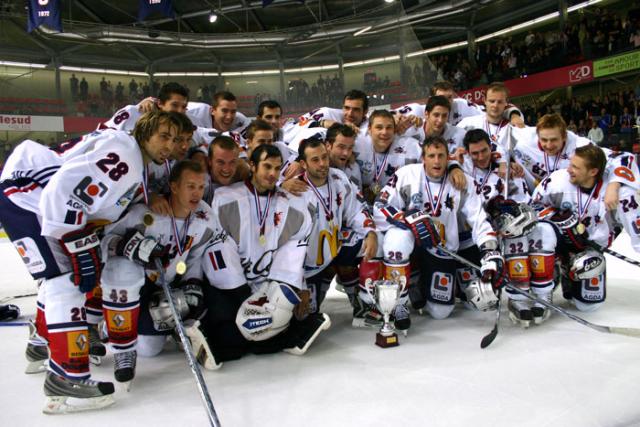 Photo hockey Grenoble remporte son 1er trophée - Ligue Magnus