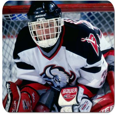 Photo hockey Hasek honoré à Buffalo - NHL : National Hockey League - AHL
