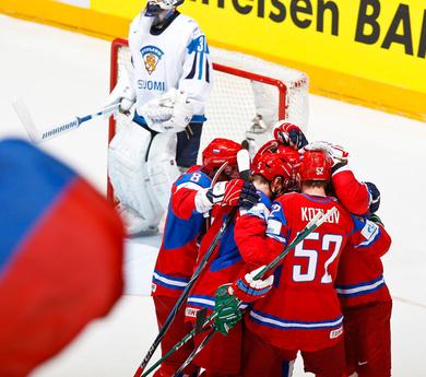 Photo hockey Hockey Mondial 10 : Russie et Suède en promenade - Championnats du monde