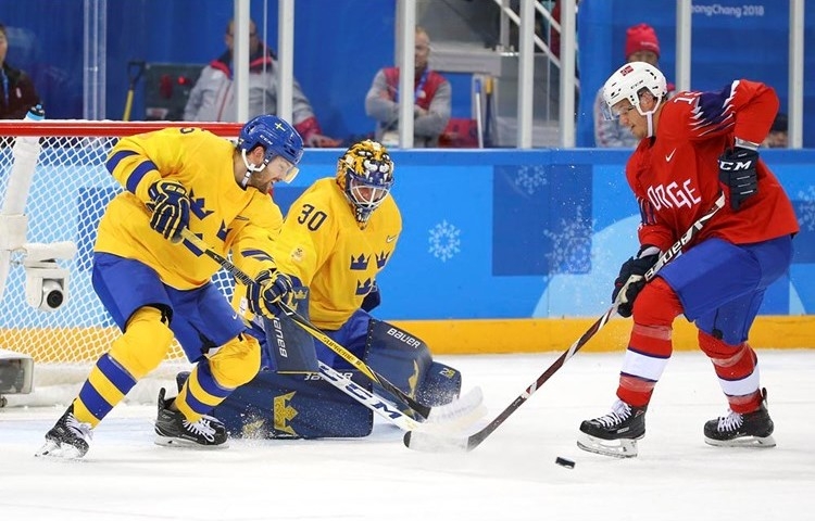 Photo hockey JO : Suédois et Finlandais sans soucis - Jeux olympiques
