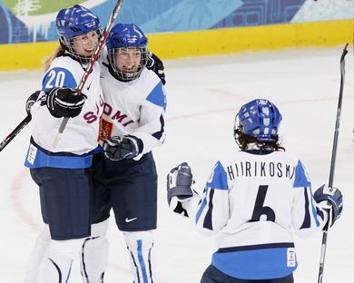 Photo hockey JO Fem : Américaines et Finnoises en demi - Jeux olympiques