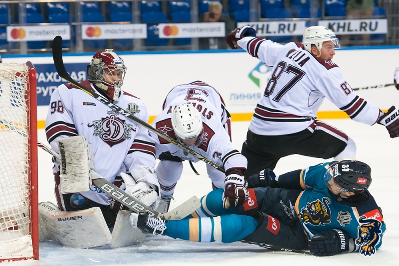 Photo hockey KHL : Agilité féline - KHL - Kontinental Hockey League