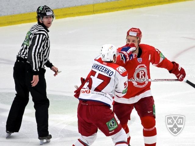 Photo hockey KHL : Jetté sur les rails - KHL - Kontinental Hockey League
