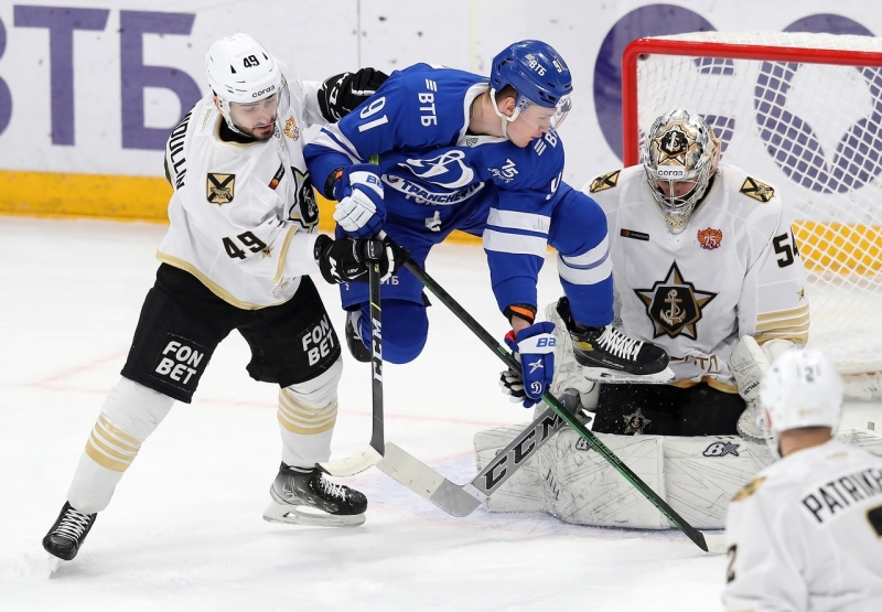 Photo hockey KHL : La charge du cervidé - KHL - Kontinental Hockey League