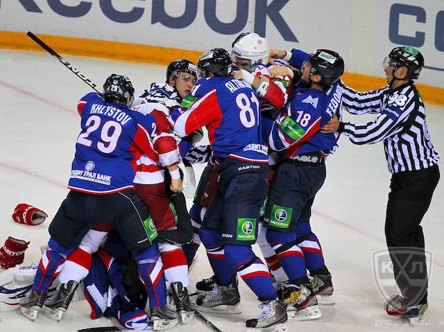 Photo hockey KHL : La marche en avant malgré les brutes - KHL - Kontinental Hockey League