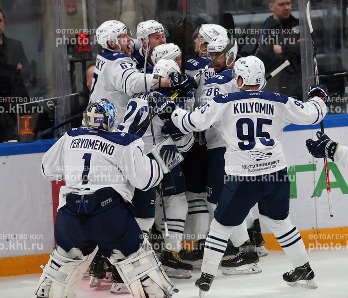 Photo hockey KHL : La police arrête le peuple - KHL - Kontinental Hockey League