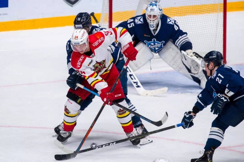 Photo hockey KHL : Le peuple fait chuter le maître - KHL - Kontinental Hockey League