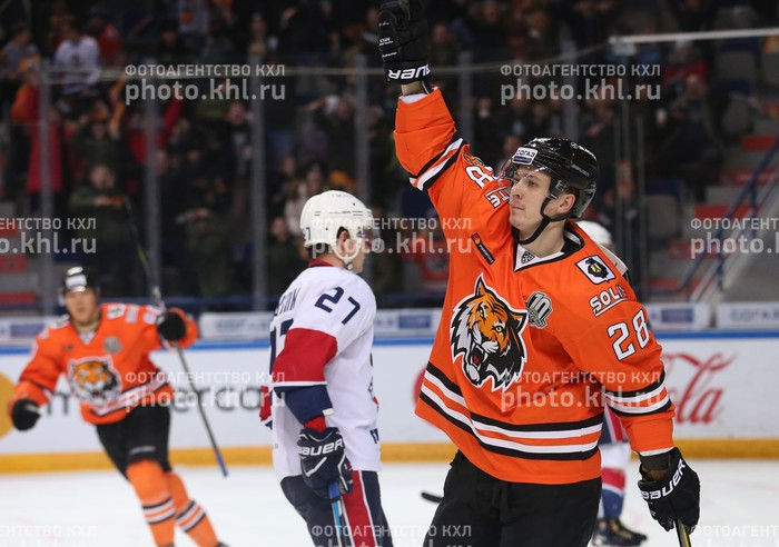Photo hockey KHL : Le Tigre mange du Cerf au réveillon - KHL - Kontinental Hockey League