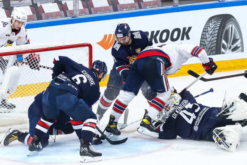 Photo hockey KHL : Maître Renard, par l