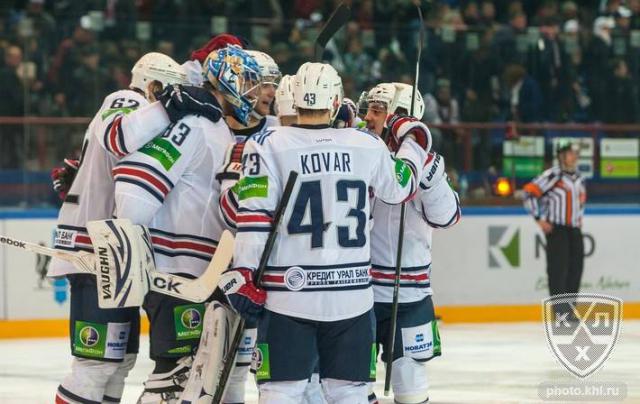 Photo hockey KHL : Magnitka qualifié, Oufa quasiment - KHL - Kontinental Hockey League
