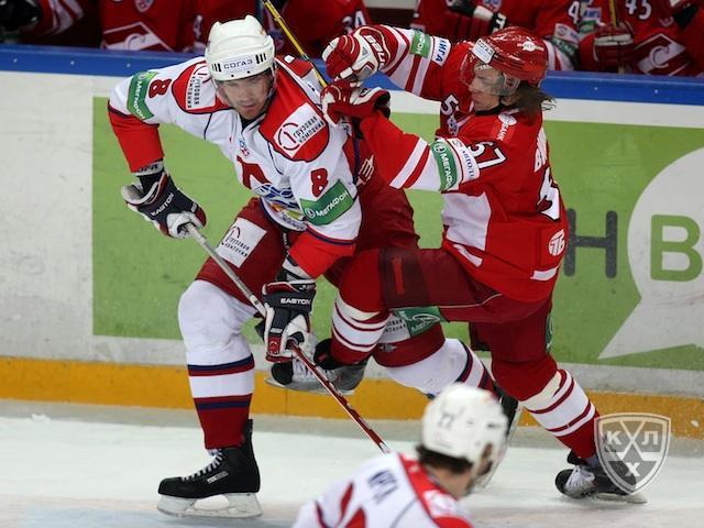Photo hockey KHL : Passé sous le train  - KHL - Kontinental Hockey League