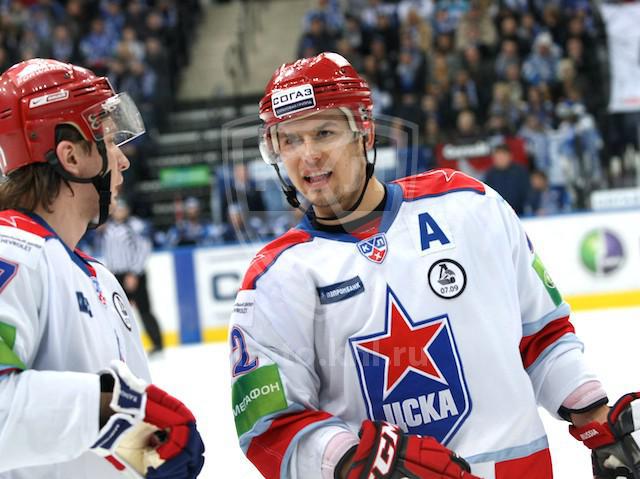 Photo hockey KHL : Si près du but - KHL - Kontinental Hockey League
